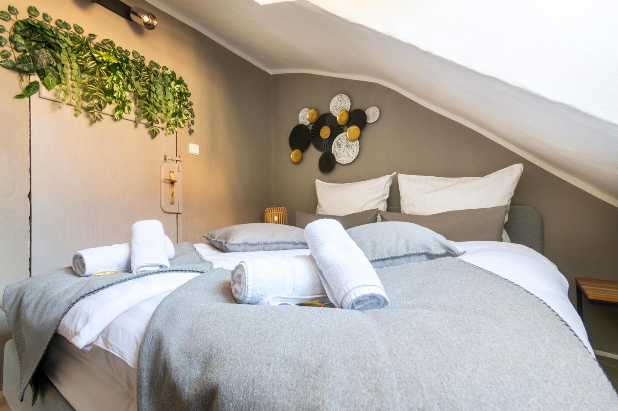 20 Seconds To Charles Bridge Apartment ปราก ภายนอก รูปภาพ